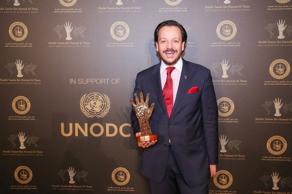 Professor Dimitris Ziouvas with the award
